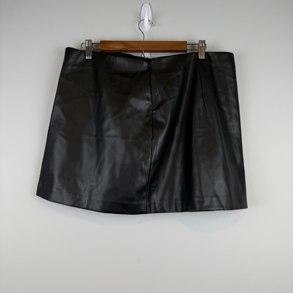 Abercrombie & Fitch Vegan Faux Leather Mini Skort Women XL Black Goth Grunge - Picture 2 of 10
